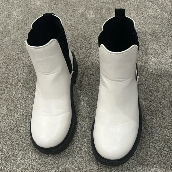 Women’s White Chelsea Boots - Picture 3 of 10